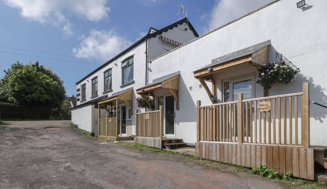 BADGERS SETT, pet friendly, with a garden in Blakeney