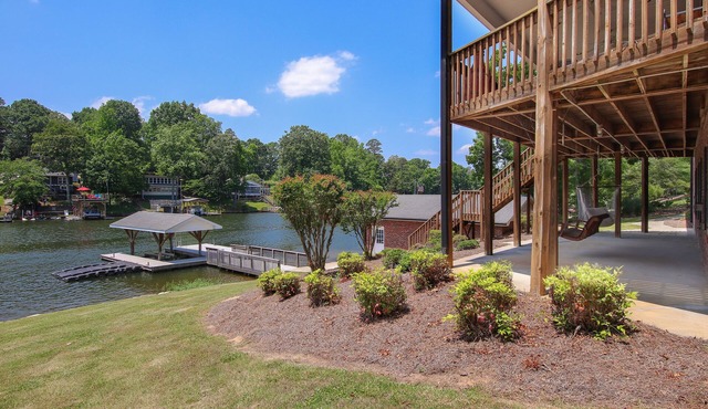 Badin Lake Waterfront Home with Paddleboards and Kayak.Sleeps 12