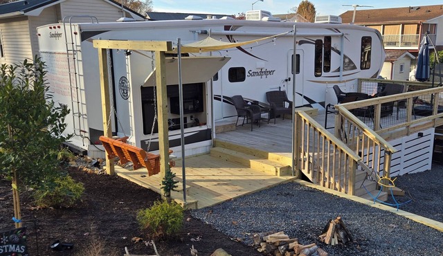 Badin Shores Resort Rental - Sleeps 6 - Fun Lake Vacation - Super Cute!