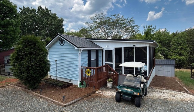 Badin Shores Resort Tiny Home - Pool, Beach, Porch w/TV - Sleeps 3