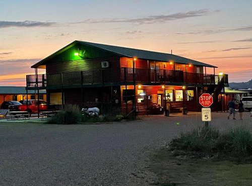 Badlands Hotel & Campground
