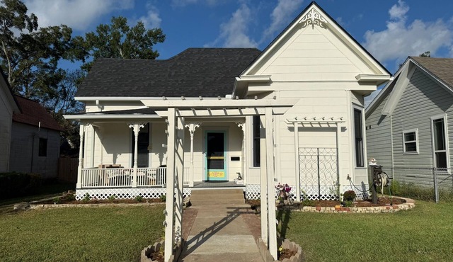 "Badonkadonkey" a historic home in Bay City, Texas