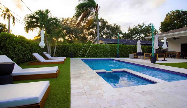 BaeCation Dania! Near Fort Lauderdale Airport, beach & casino!npool & jacuzzi!