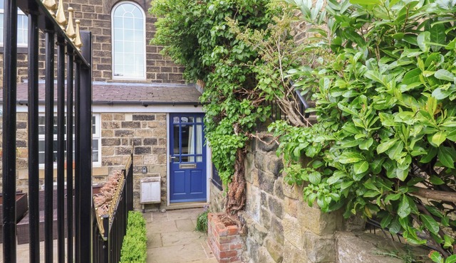 BAHT'AT COTTAGE, pet friendly in Burley In Wharfedale