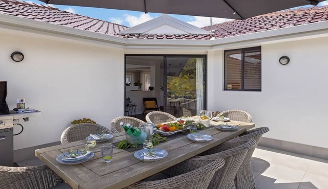 Baie de Salamandre - modern & minimalist two-storey holiday home located close to the beach