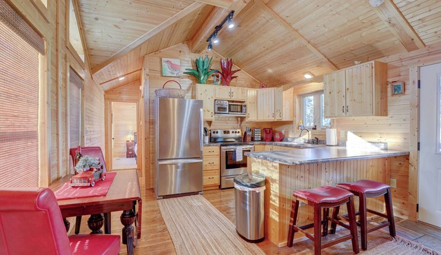 Bailey Cabin: Hot Tub, Fire Pit, Near Denver