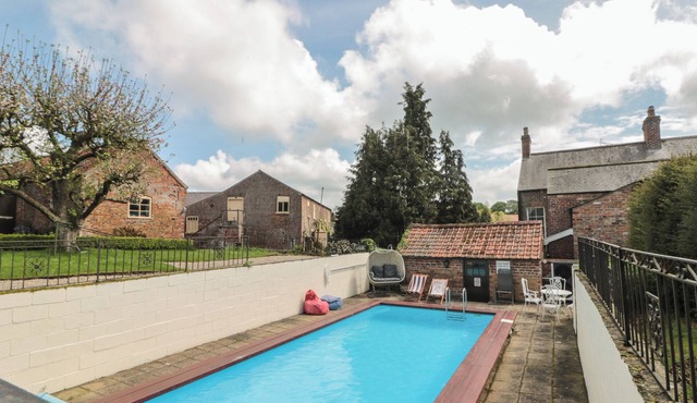BAILEY HOUSE, pet friendly, with pool in Pocklington