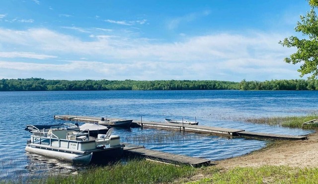 Bailey's Cottages (#1) Lake-front cabin