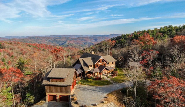 Bailey's Creek Lodge - Stunning views, outdoor kitchen, fire pit!