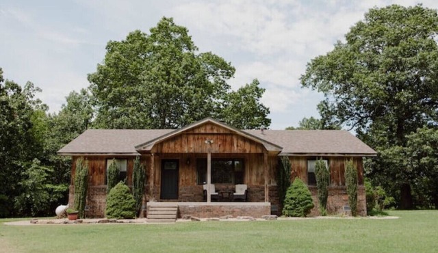 Bailey's Woodland Retreat w/HotTub Near Lake - Pet Friendly!