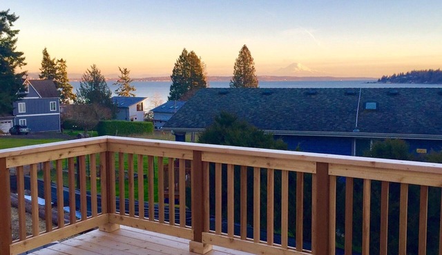 Bainbridge Cottage near the Beach