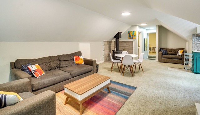 Bainbridge Island Rental: Half-Mi to Beach!