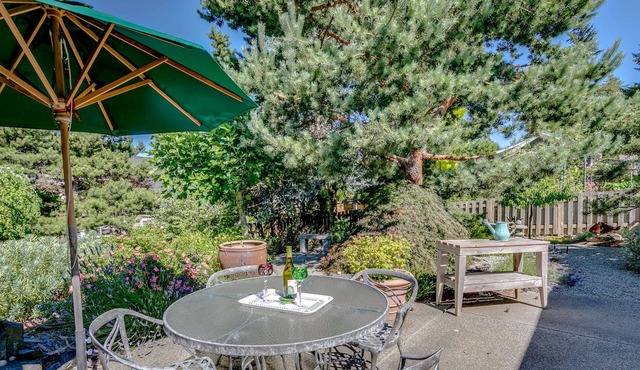 Bainbridge Island - Couple or Single Retreat. Private Entrance, Walk to Harbor