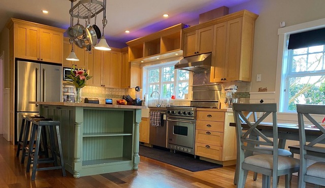 Bainbridge Island Craftsman next to the beach