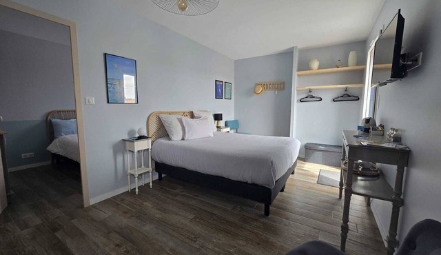 'Bains de Mer' Guest Rooms with Shared Garden, Balcony and Wi-Fi