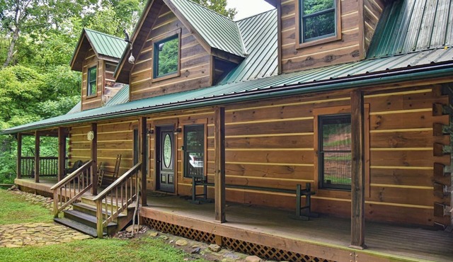 'Bair' Necessities Cabin w Hot Tub and Firepit
