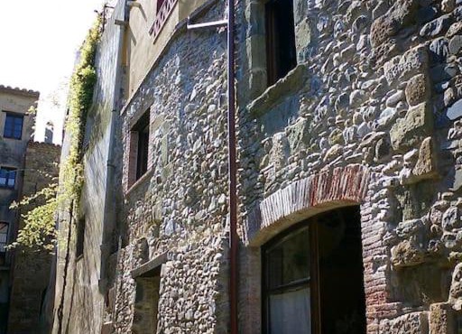 BAIX EMPORDÀ. Increíble casa en pueblo medieval