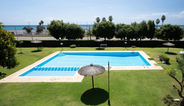 BAIX BALIS accommodation for families. Beach 5 minutes walking