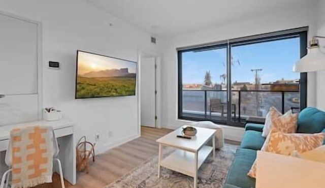 "Baja Blast" 2BR |Mins to Stampede | Rooftop Patio
