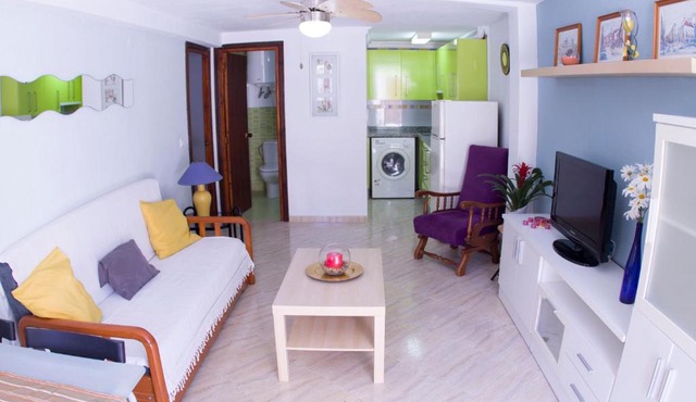 Bajo Lowcost junto al paseo Maritimo