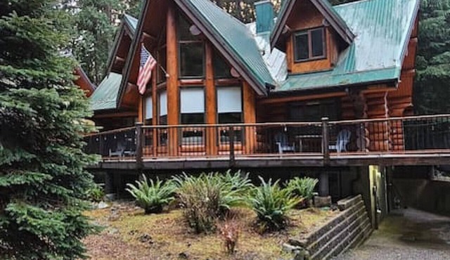 Baker Bliss Chalet-Game Room, Hot Tub, EV Charger