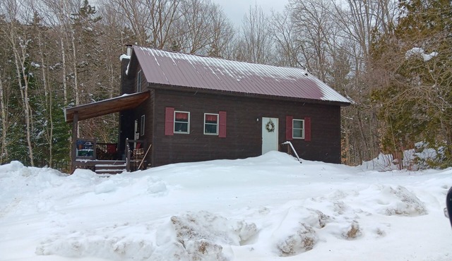 Baker Brook Lodge a CLEAN Pet-friendly Adk. Getaway Minutes From North Creek NY.