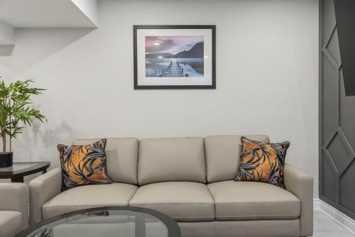 Baker Hill Executive Suite 2 Br Basement Apartment with Full Kitchen and Bath