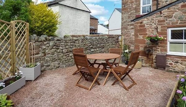 BAKERS COTTAGE, pet friendly, with open fire in Kirkby Thore