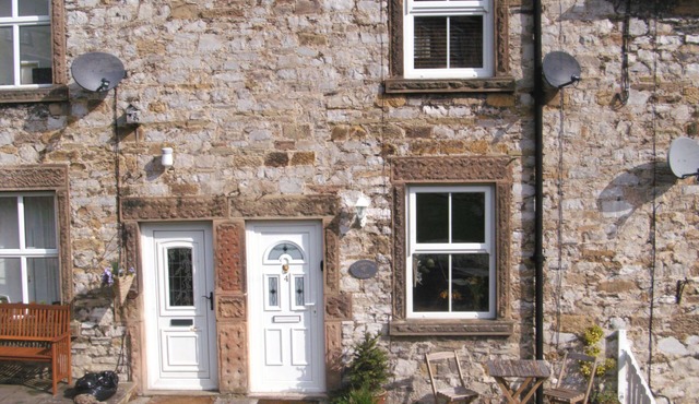 Bakewell Stone Cottage/Sleeps 4/Log Burning Stove/Parking/2 Bathrooms/WiFi