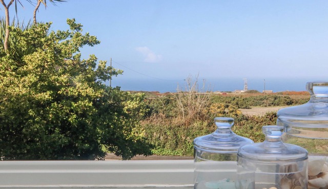 BAL VIEW, family friendly, with open fire in Trewellard