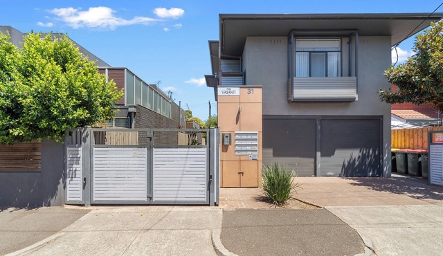 Balaclava City Hub by Ready Set Stay