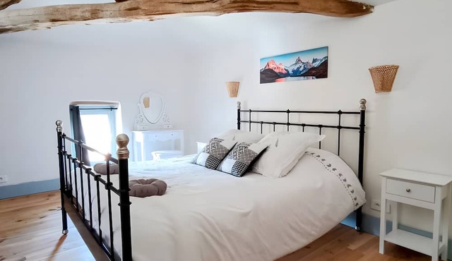Baladous - Salat Guest Room with Shared Terrace, Wi-Fi and Air Conditioning