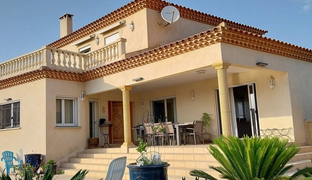 BALARUC LES BAINS (34) . BEAUTIFUL, LARGE VILLA, PANORAMIC VIEW, GARDEN, POOL.