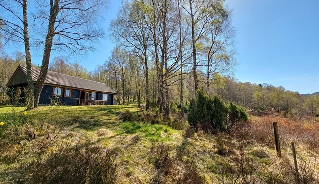 Balbeag Cottage - Pet friendly Log Cabin