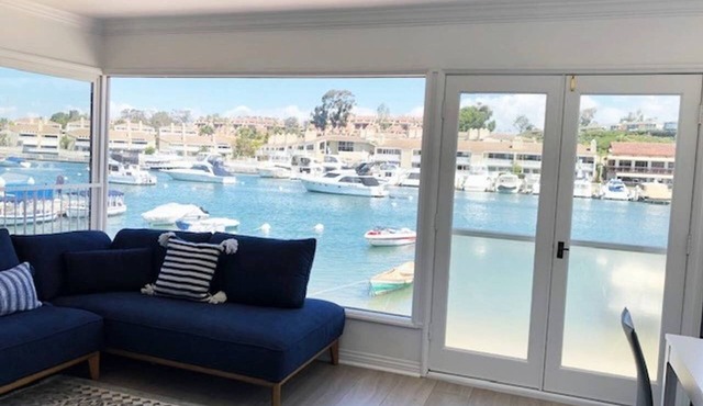 BALBOA ISLAND WATER FRONT - BEACH FRONT !