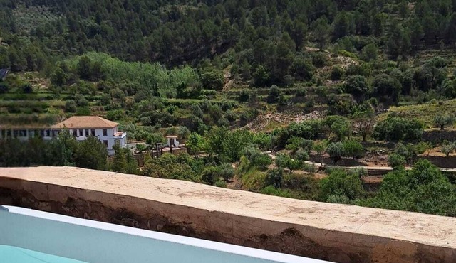 "Balcón de Aitana" : rural house with large terrace, jacuzzi and mountain views.