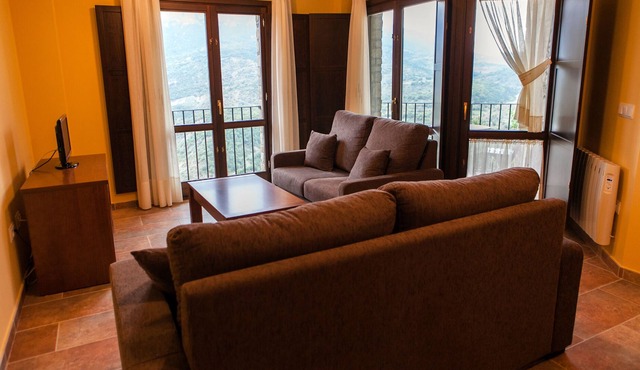 Balcón de Roda - SIERRA SUR, spacious well-equipped apartments free wifi