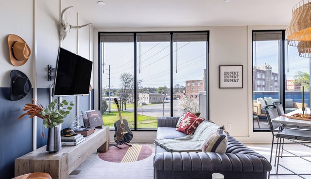 Balcony + 5Min to DT Nash | The Outrider 2BR Suite