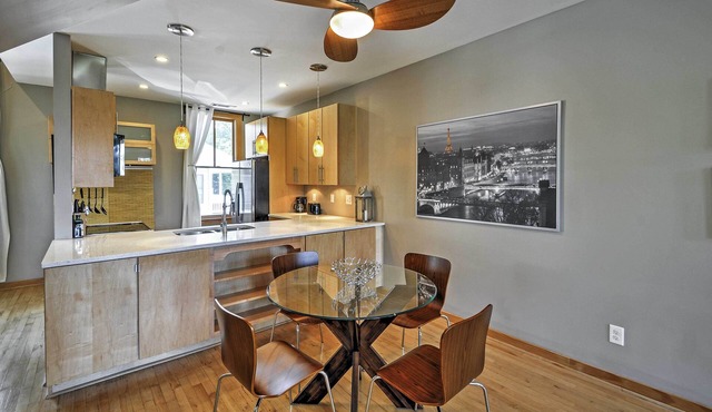 Balcony, Above Bakery: Chic Cabbagetown Loft!