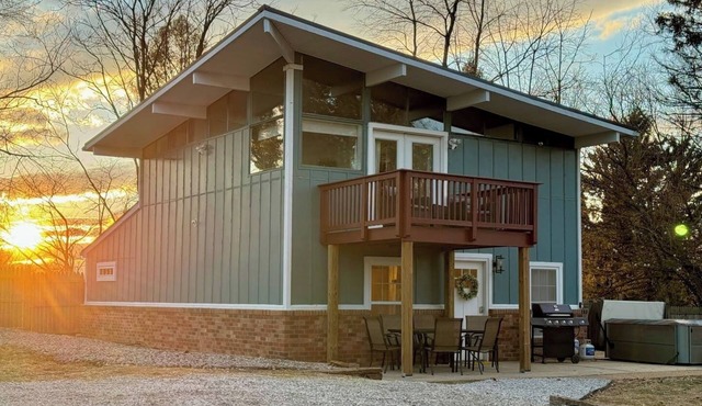 Balcony-BBQ-Firepit-Hot tub-King-Full kitchen-TV