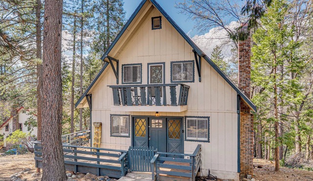 Balcony & Forest Views: Cabin in Pioneer!