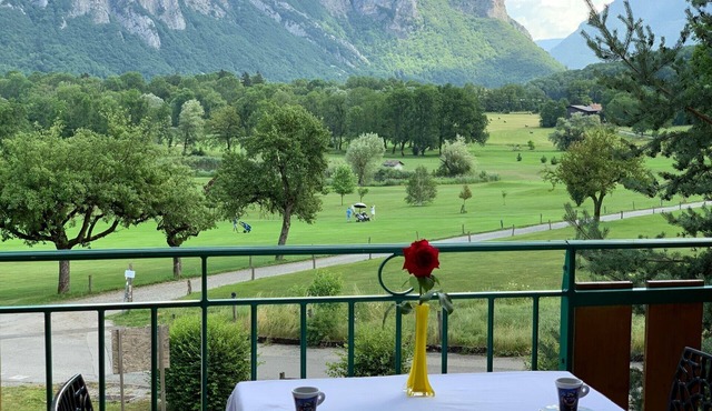 BALCONY GOLF with pool 5 minutes from Lake Annecy mountains of Haute Savoie