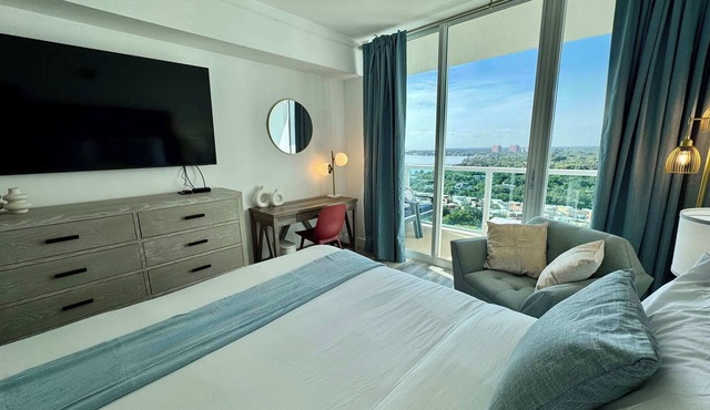 Balcony Ocean View ! Pool - WiFi - Gym - Parking