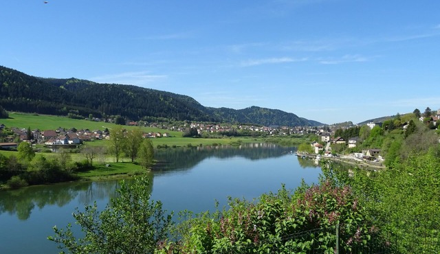 "Balcony overlooking the Doubs Basin and the Swiss village of Les Brenets