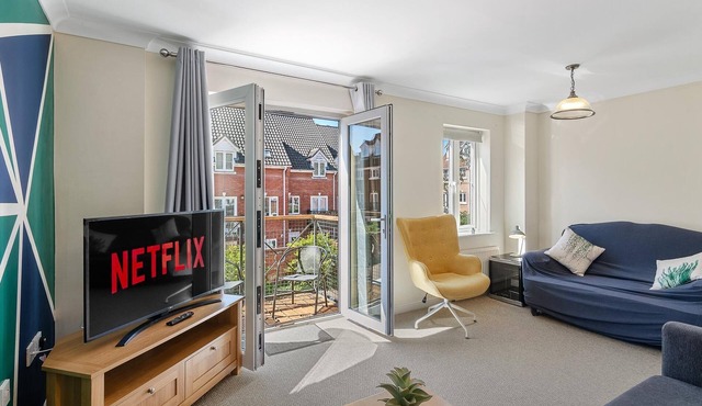 Balcony Parking 50Mbps Full Kitchen Washer