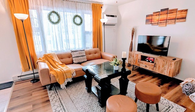 Balcony/Patio/Fenced Yard/Attached Garage/near Beach, Park/close to Chicago