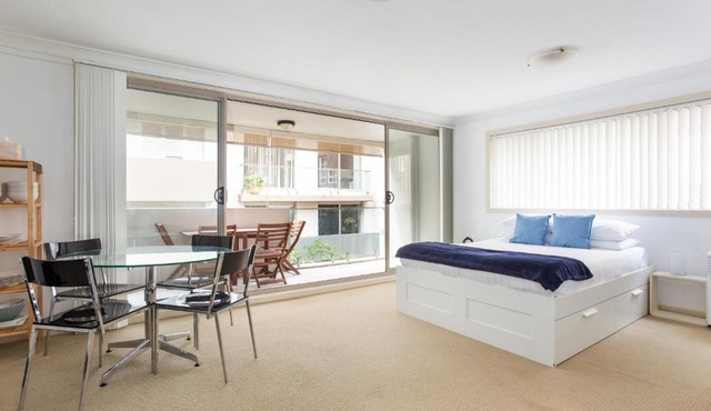 Balcony Studio in Heart of Manly Dining and Shops