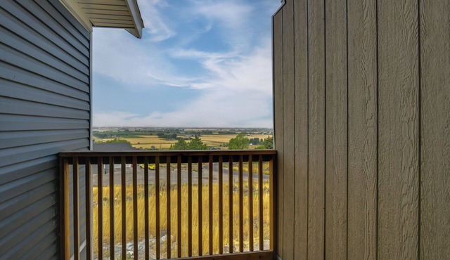 Balcony & Stunning Views: Airy Apt in Idaho Falls