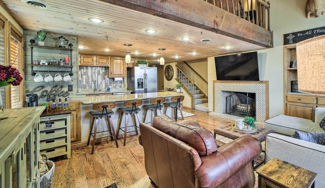 Balcony w/Hot Tub: Monkey Island Vacation Rental!