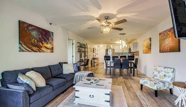 Balcony w/Marina Views: Lake Ozark Hideaway!